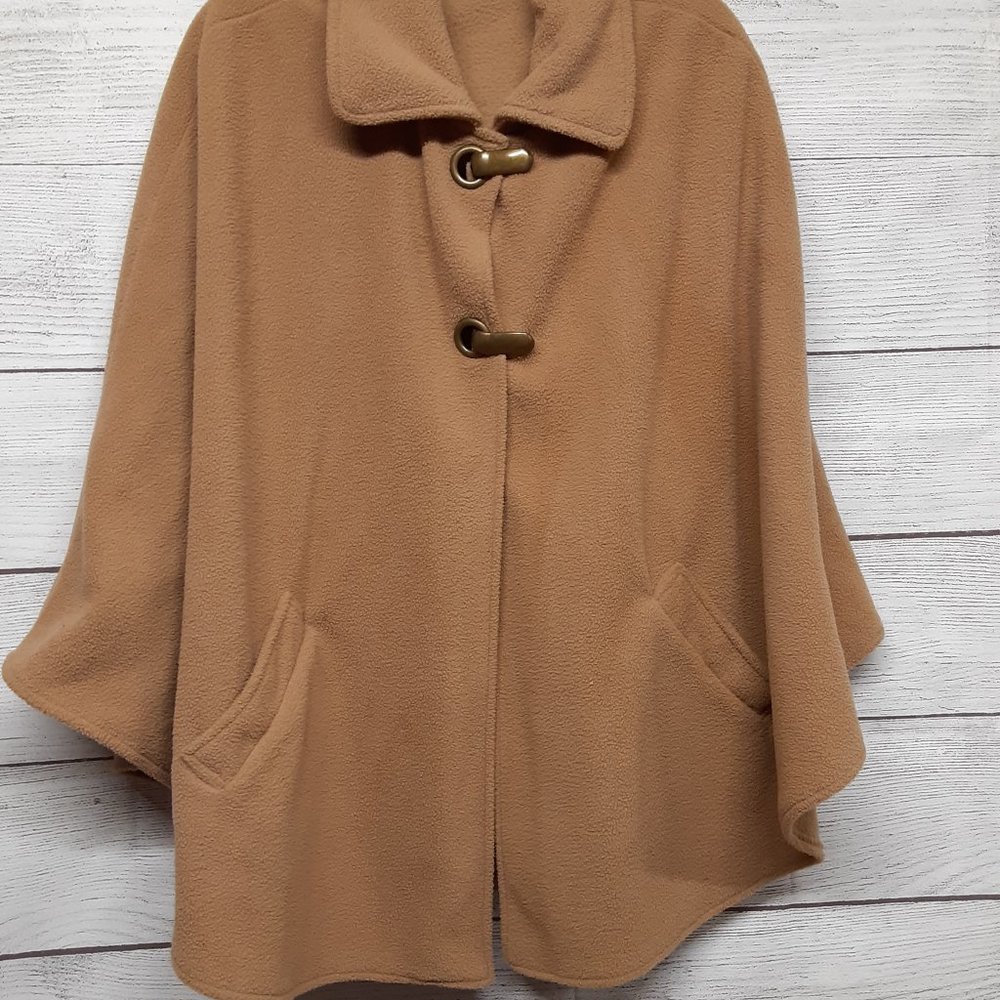 Le Moda Beige Cape With 2 Closures and 2 Pockets